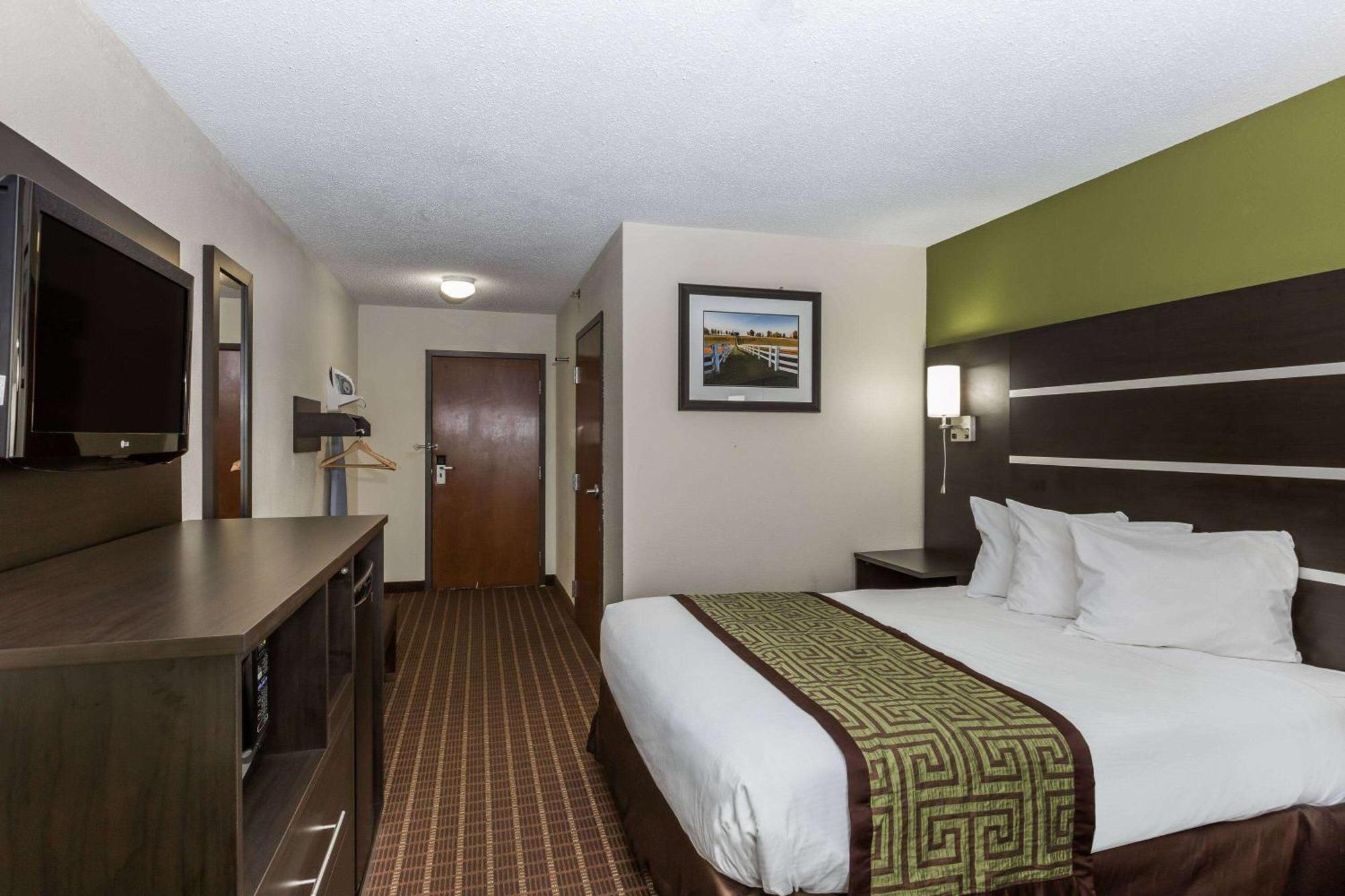 Baymont By Wyndham Louisville South I 65 Brooks Extérieur photo
