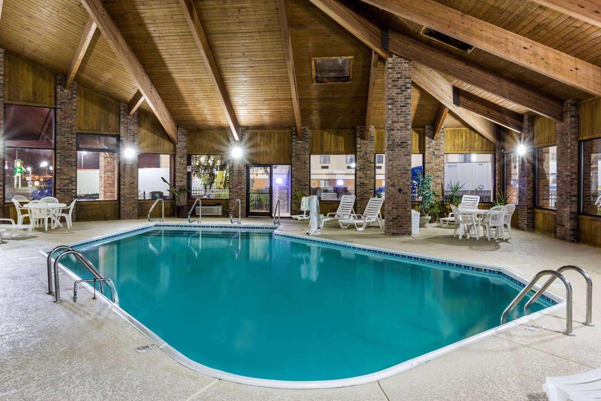 Baymont By Wyndham Louisville South I 65 Brooks Extérieur photo