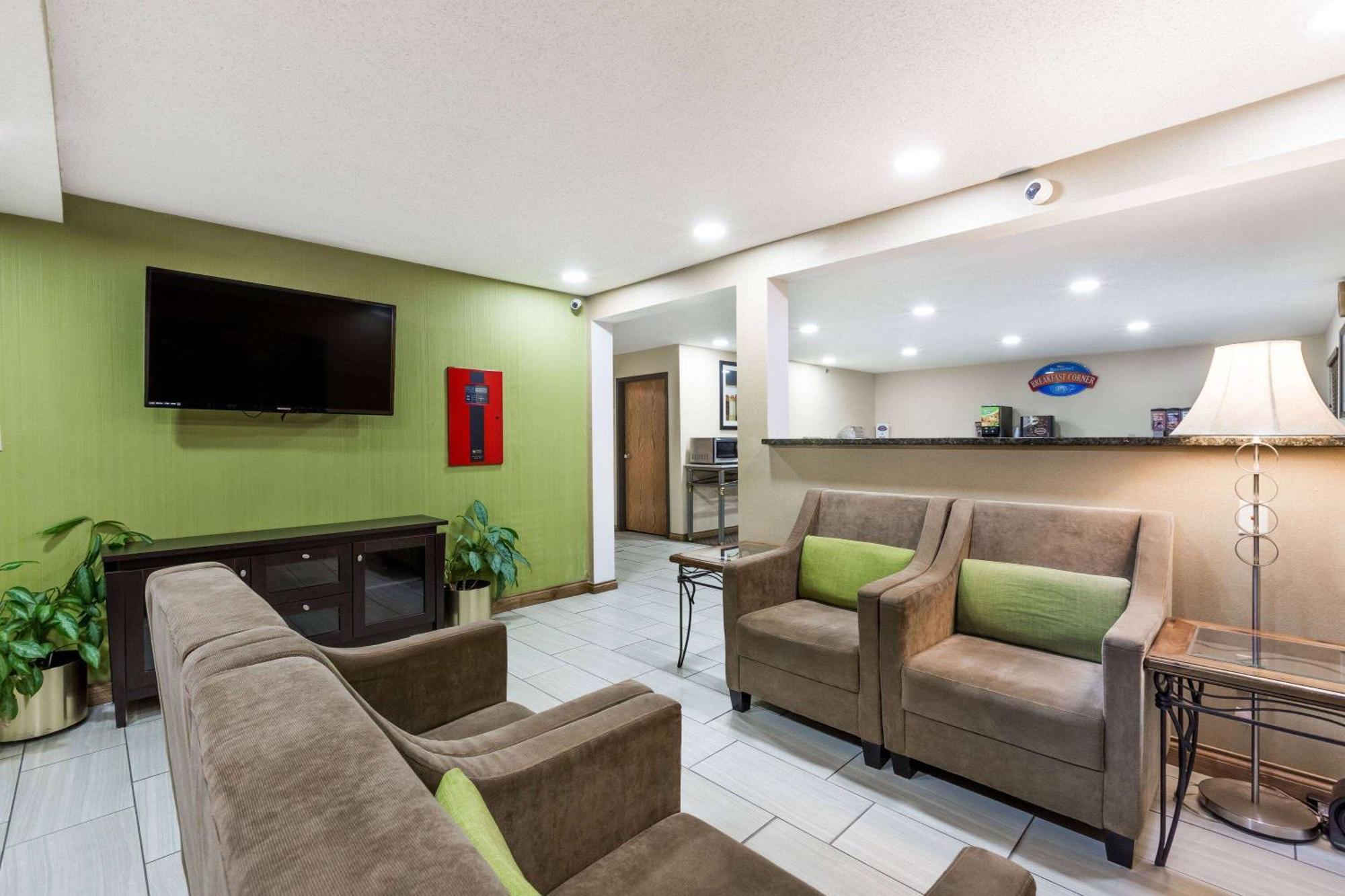 Baymont By Wyndham Louisville South I 65 Brooks Extérieur photo
